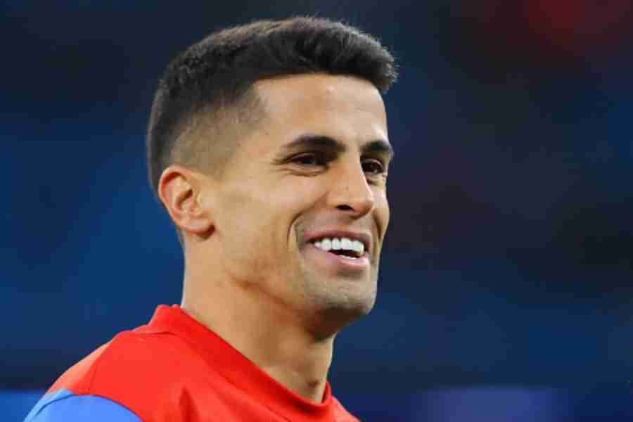 Cancelo sang Saudi Arabia chơi bóng.