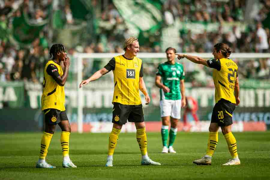 Dortmund gây thất vọng trước Bremen.