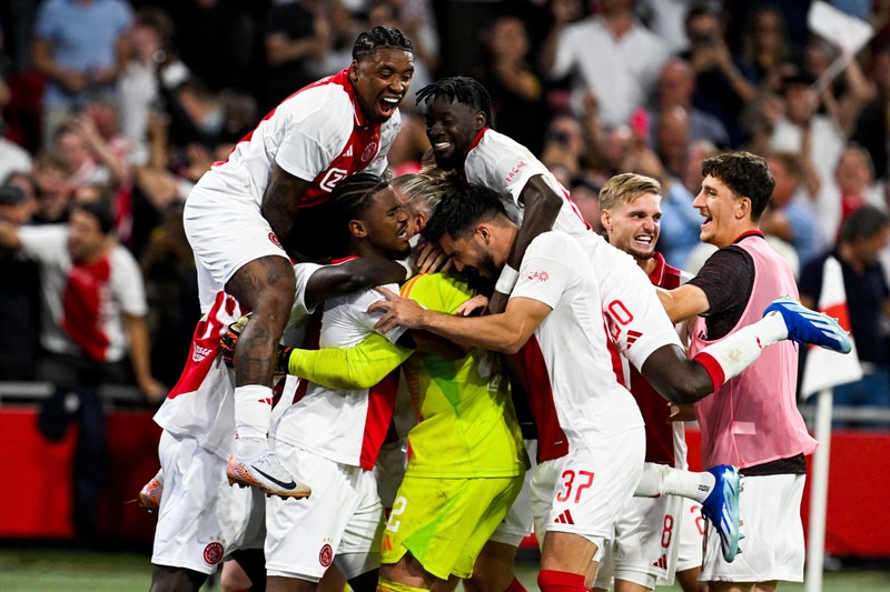 Ajax và Panathinaikos với loạt sút luân lưu điên rồ