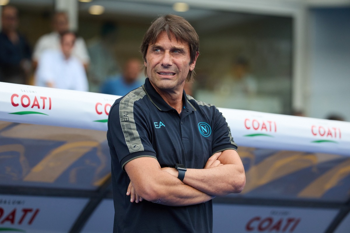 Conte đăng đàn xin lỗi sau trận ra quân thảm họa của Napoli