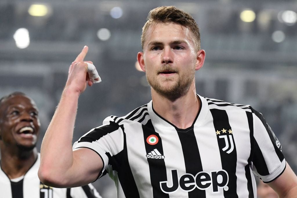 De Ligt từng chuyển đến Juventus với mức phí kỷ lục khi ấy cho trung vệ là 85,5 triệu euro