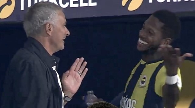 Mourinho ăn mừng vui vẻ cùng cậu học trò từng sát cánh tại MU