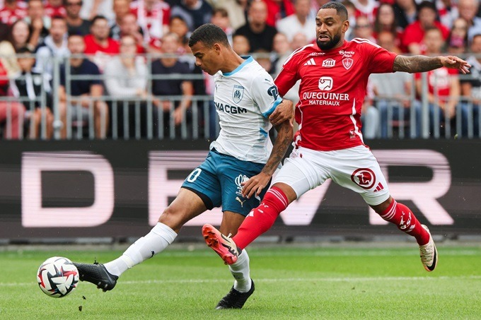 Greenwood rực sáng với 2 bàn thắng khai nòng tại Ligue 1