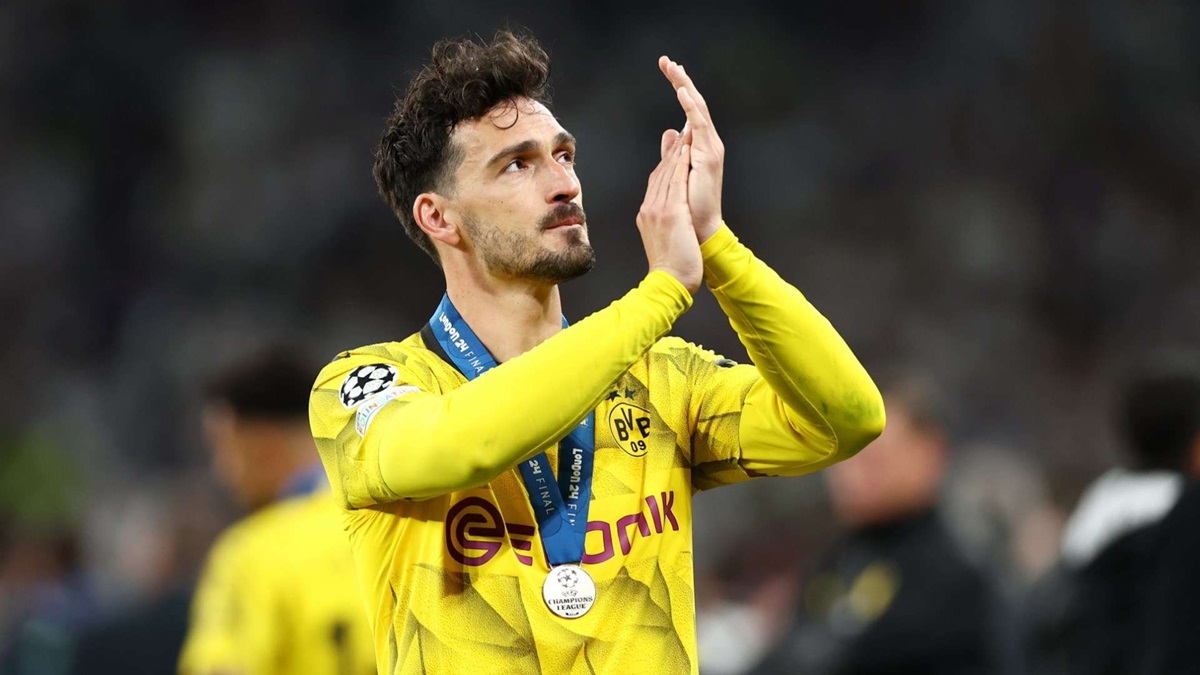 Hummels trên đường gia nhập Ngoại hạng Anh