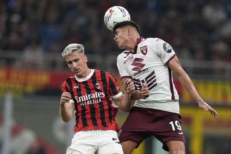 Milan thể hiện bộ mặt thất vọng trong ngày ra quân khi bị dẫn trước 2-0