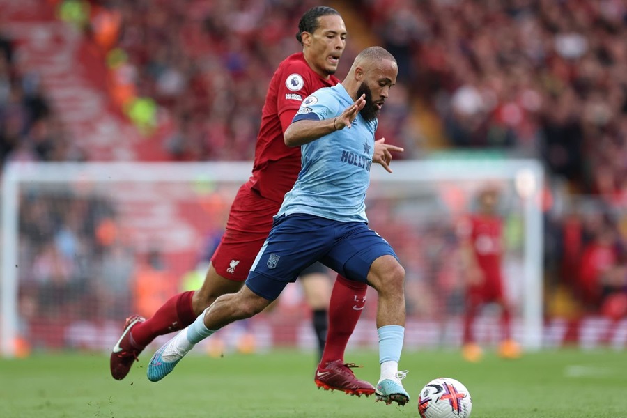 Bầy ong khó lòng ngăn cản Liverpool tại thánh địa Anfield