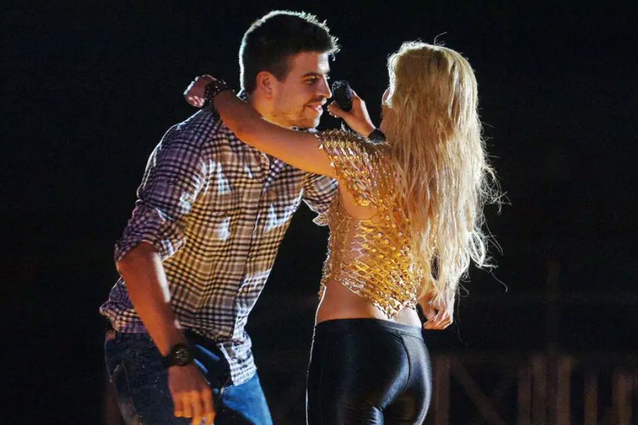 Tán gái kiểu Pique ai mà không đổ, Shakira cũng vậy thôi