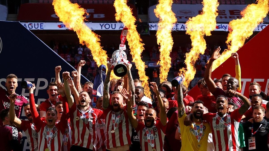 Brentford chính thức thăng hạng lên Ngoại hạng Anh vào mùa giải 2021/22