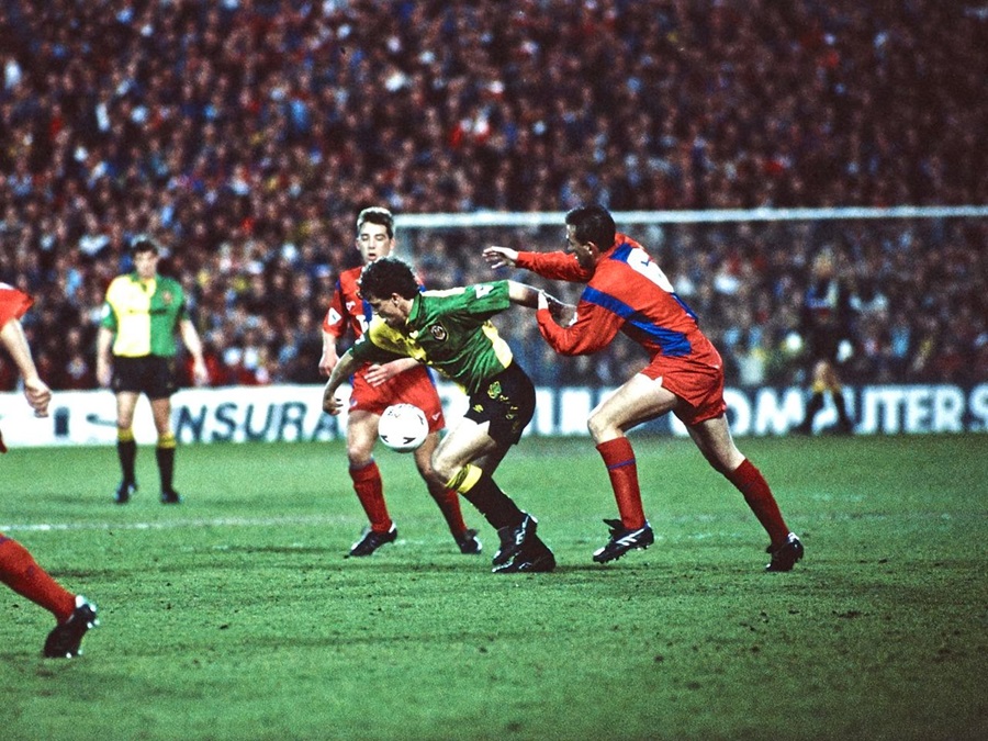 Crystal Palace trong trận chung kết FA Cup năm 1993 với Man Utd