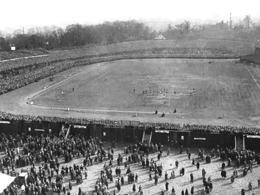 Trận chung kết FA Cup 1913 từng đối mặt với khủng bố đánh bom nghiêm trọng