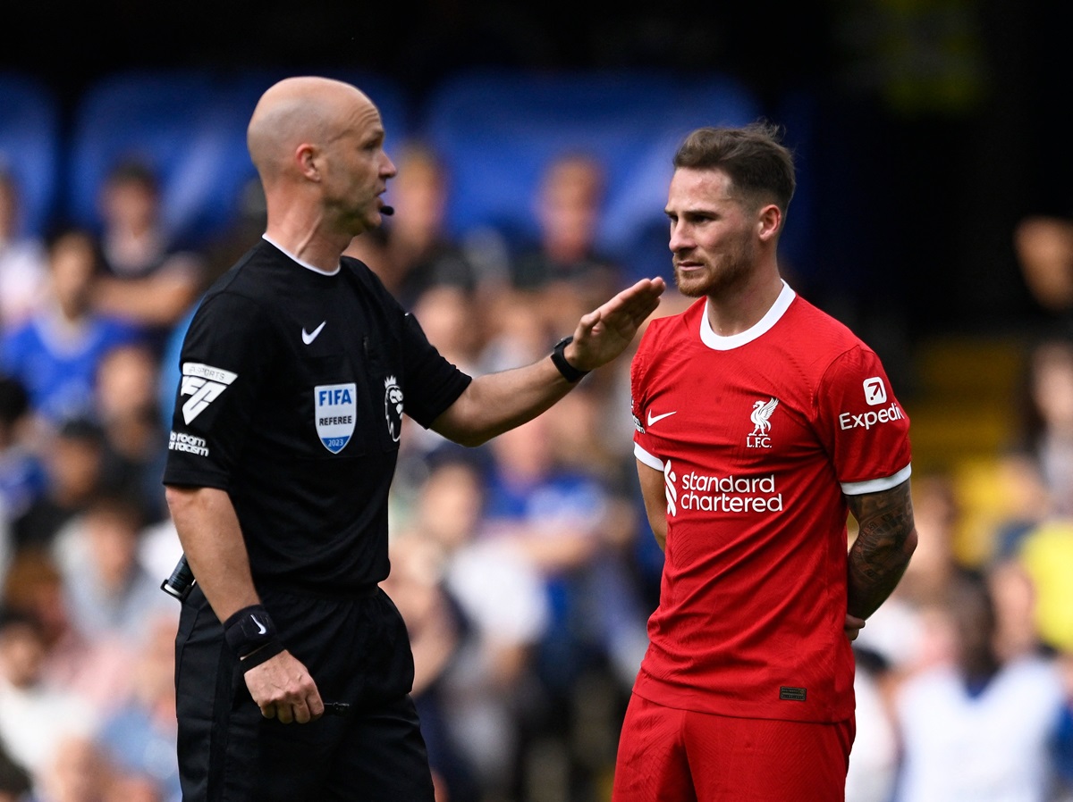 Fan nổi điên với danh tính trọng tài bắt chính đại chiến MU vs Liverpool