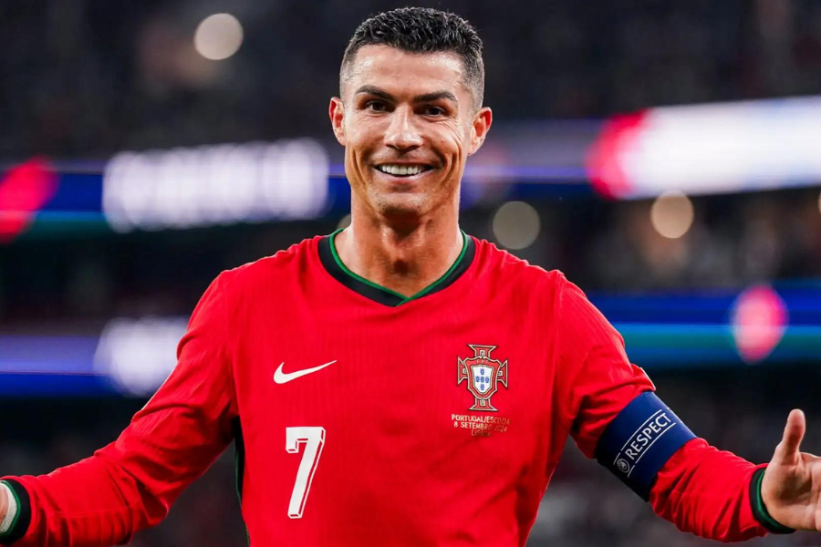 Ronaldo cán mốc 1 tỷ người theo dõi trên mạng xã hội