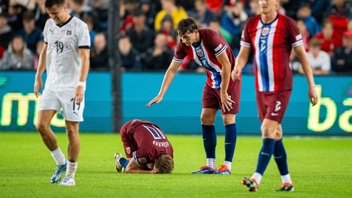 Odegaard vô cùng đau đớn sau va va chạm