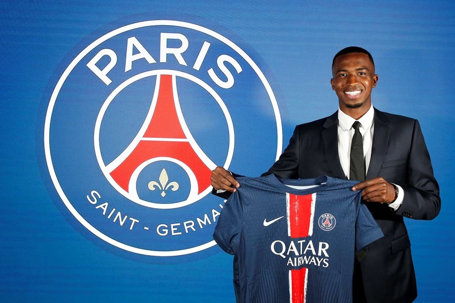 William Pacho, bức tường thép của PSG