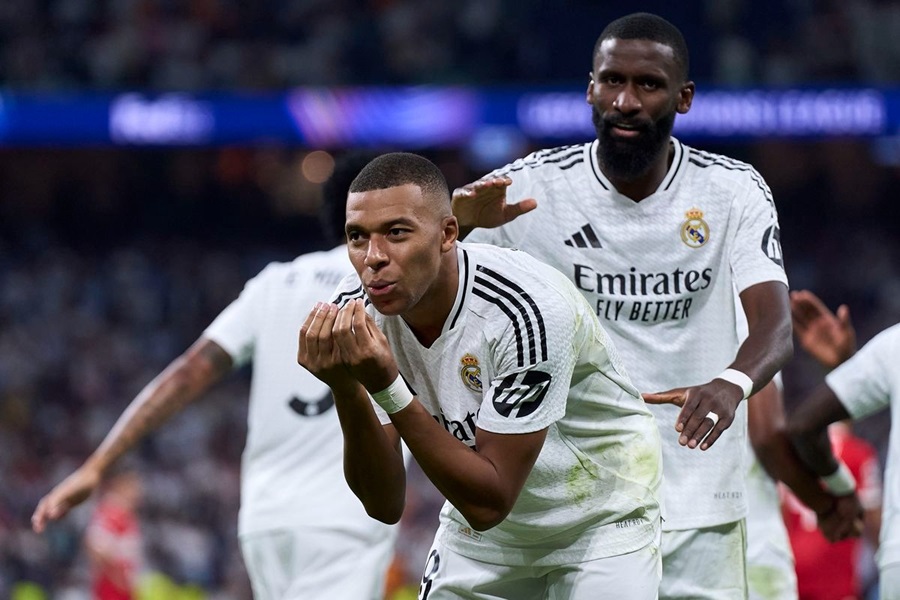 Real Madrid khẳng định đẳng cấp trong ngày ra quân Champions League