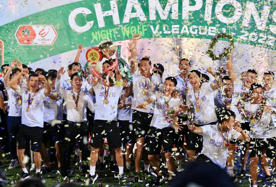 Hà Nội FC đăng quang V-League 2021/22
