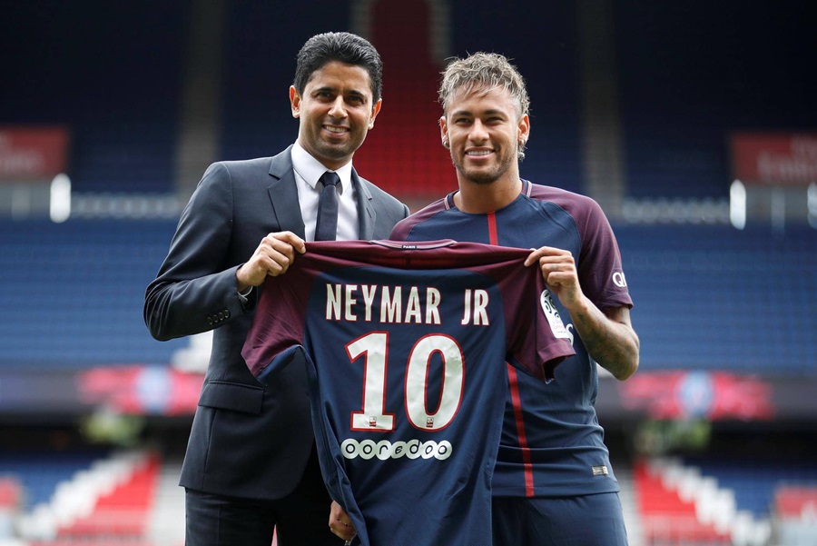Neymar đang là bom tấn với mức phí chuyển nhượng cao nhất khi chuyển đến PSG năm 2017