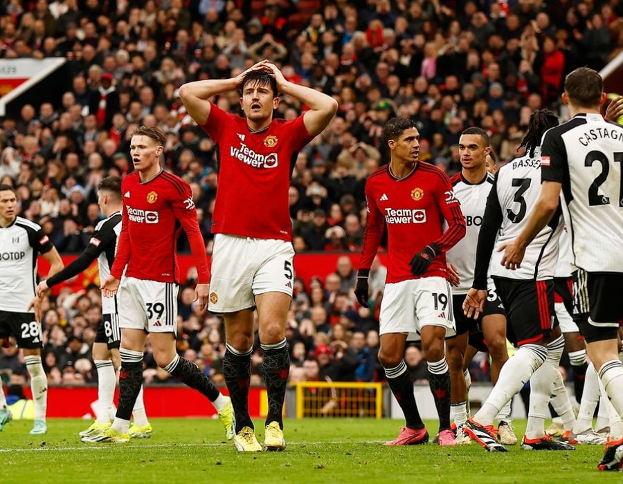 Harry Maguire thất vọng trong trận đấu với Fulham 