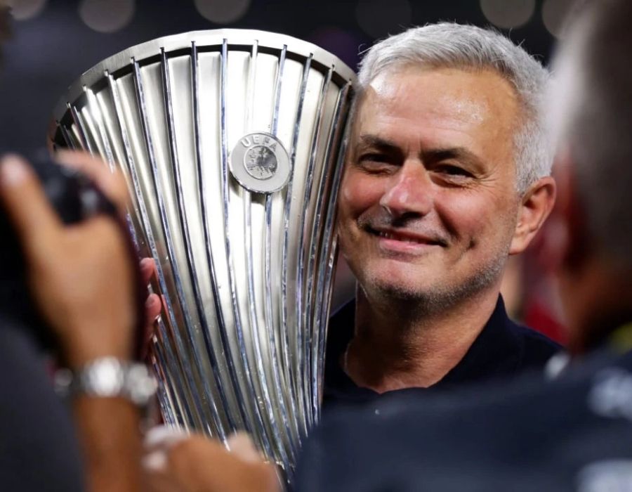 Mourinho xứng danh “người đặc biệt” 