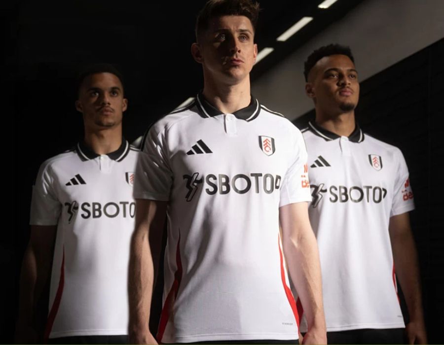 Mẫu áo sân nhà rất đẹp của Fulham