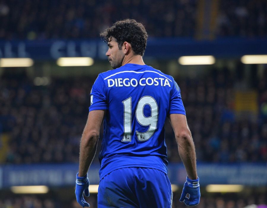 Diego Costa nổi tiếng với số áo 19