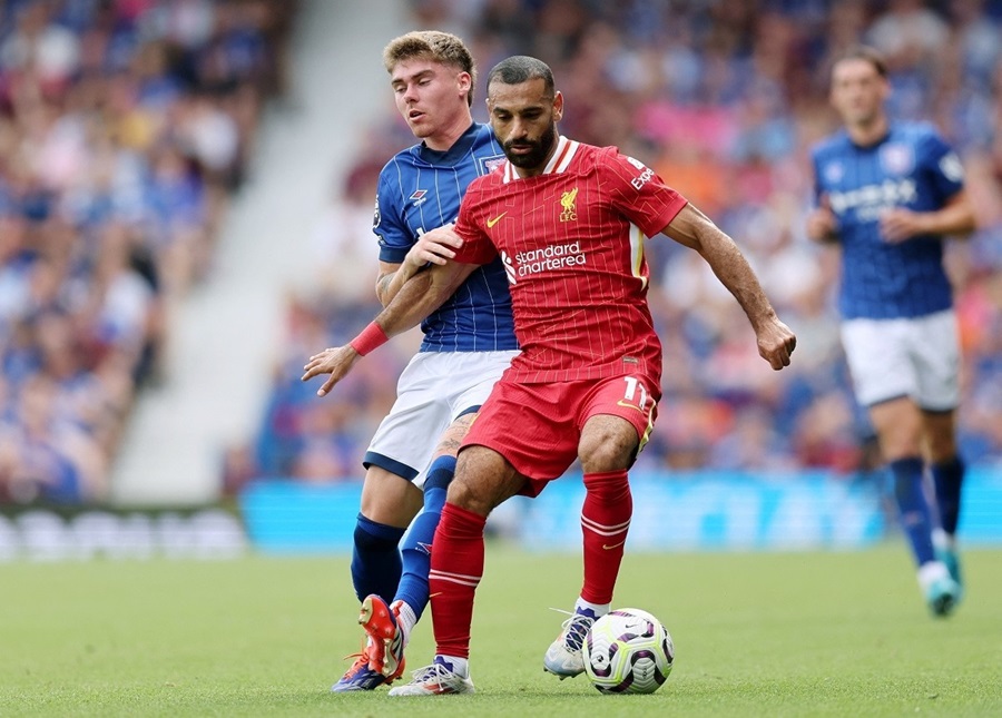 Ipswich Town không thể trụ vững trước Liverpool ngày ra quân