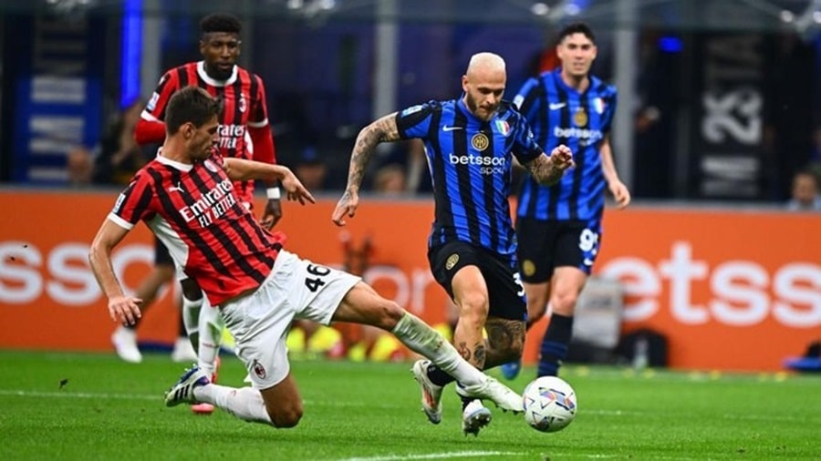 Milan có chiến thắng quan trọng trước nhà ĐKVĐ Inter ở vòng 5