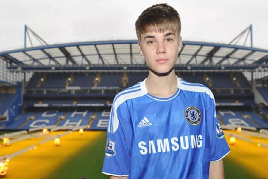 Justin Bieber từng “khoác áo” Chelsea