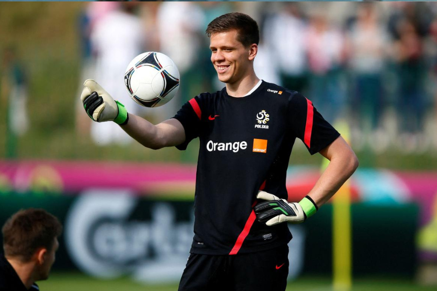 Wojciech Szczesny là phương án chữa cháy đáng chờ đợi của Barca.