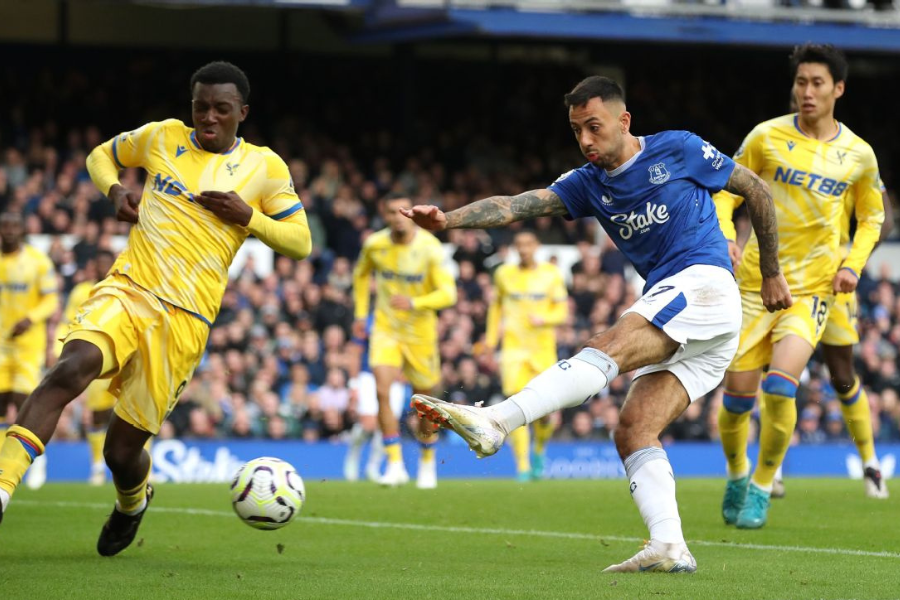 McNeil ghi cả 2 bàn cho Everton.