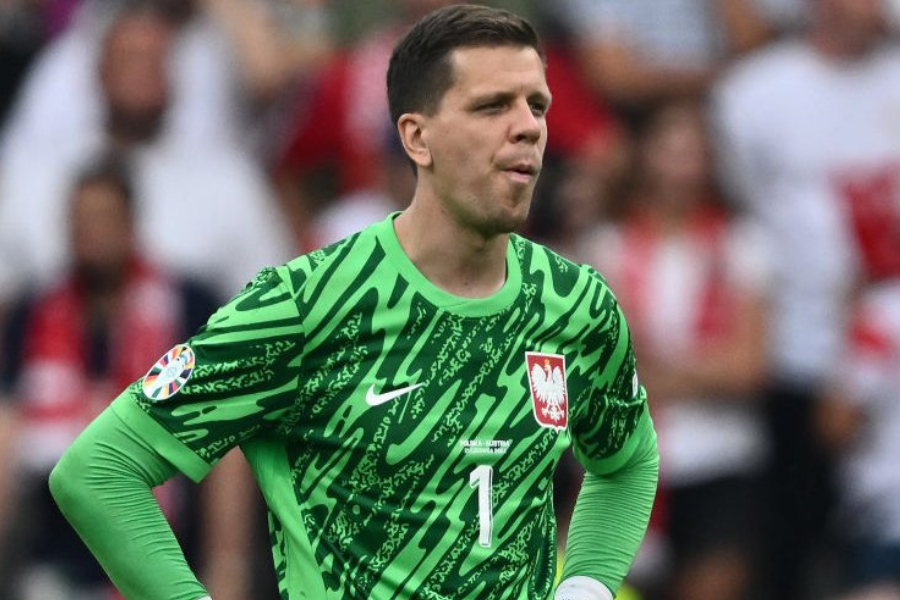 Barca có cách trả lương độc đáo cho Szczesny