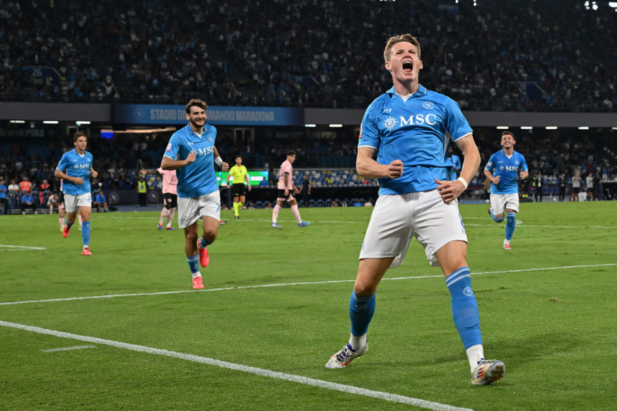 McTominay gây ấn tượng trong màu áo Napoli.