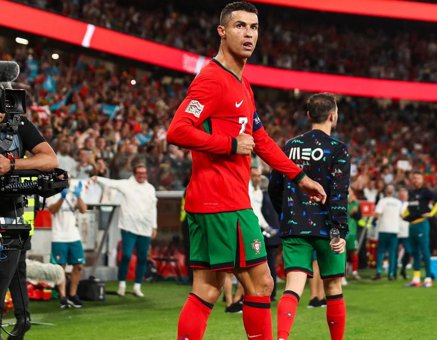 Ronaldo là chủ nhân của vô số kỷ lục