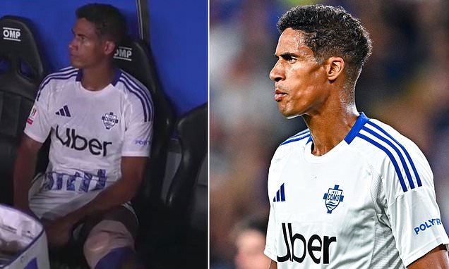 Varane buồn bã khi dính chấn thương nặng và bị loại khỏi đội hình Como