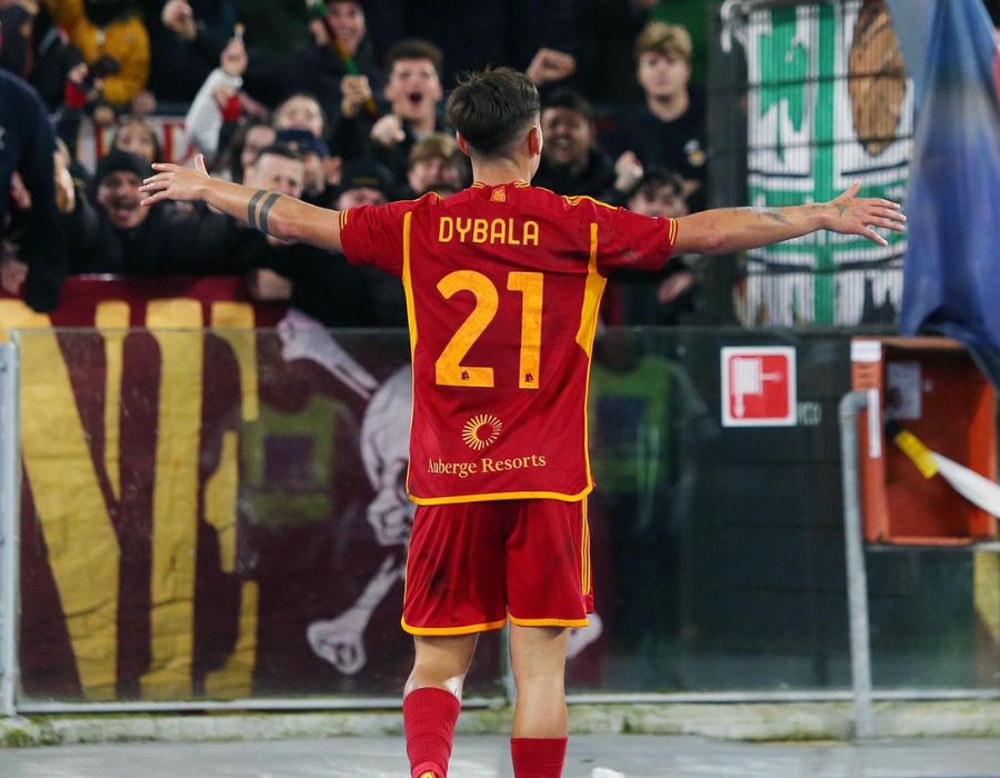 Dybala vẫn gắn bó với AS Roma