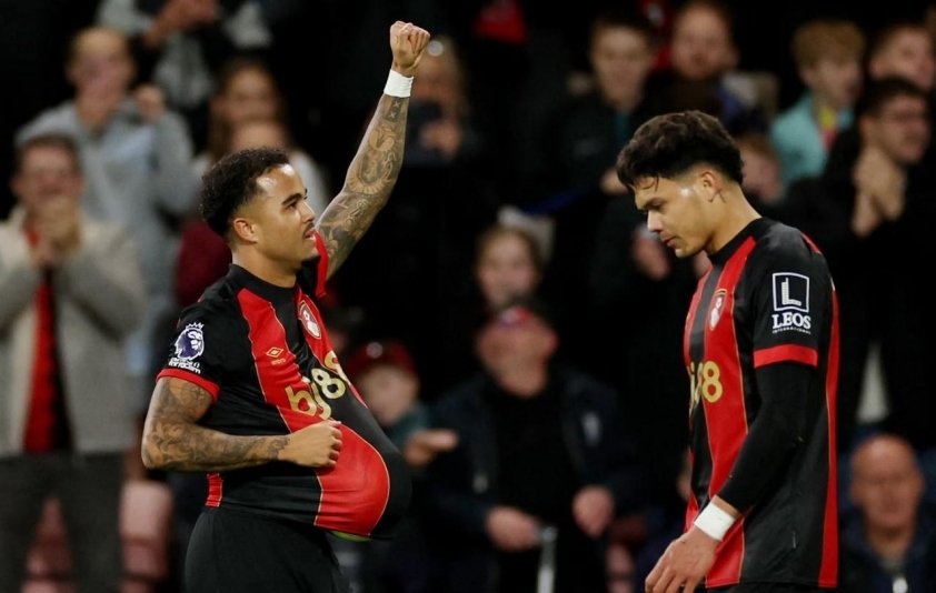 Bournemouth vươn lên thứ 10 trên BXH Premier League, xếp trên Manchester United.