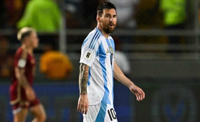 Lionel Messi trở lại ĐT Argentina sau 3 tháng, song anh lại có một trận đấu nhạt nhòa.