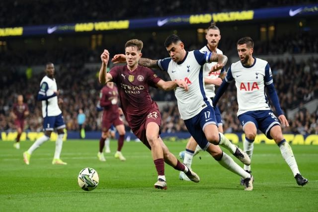 Man City thua sát nút trước Tottenham và dừng chân tại Carabao Cup