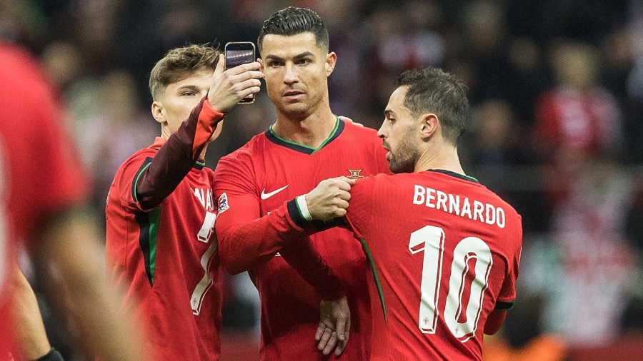 Ronaldo làm fan 'tan chảy' với hành động nhỏ nhưng ý nghĩa