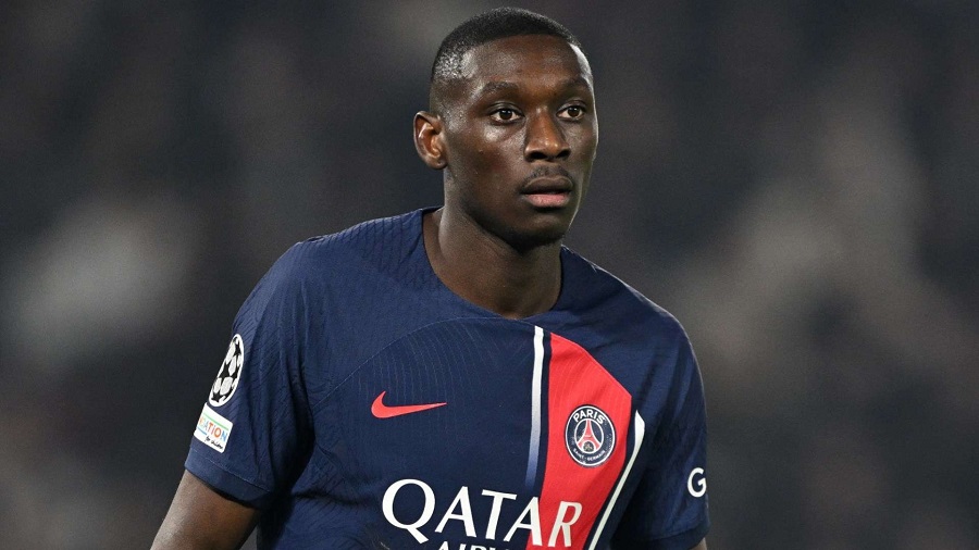 PSG cân nhắc bán rẻ Kolo Muani