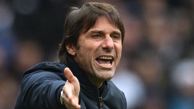 Antonio Conte đang giúp Napoli dẫn đầu BXH Serie A