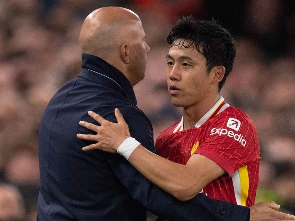 Wataru Endo gặp nhiều khó khăn tại Liverpool từ đầu mùa.