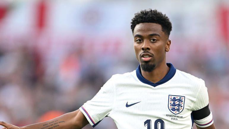 Angel Gomes gãi đúng chỗ ngứa của ĐT Anh