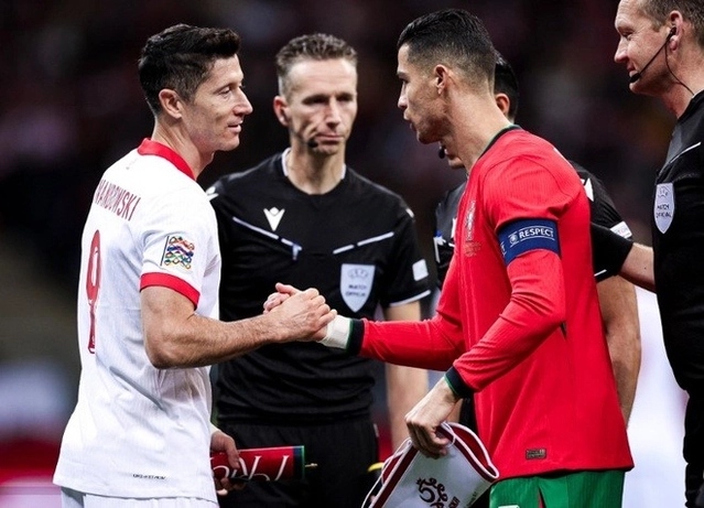 Cuộc chiến Lewy vs Ronaldo không hấp dẫn như kỳ vọng