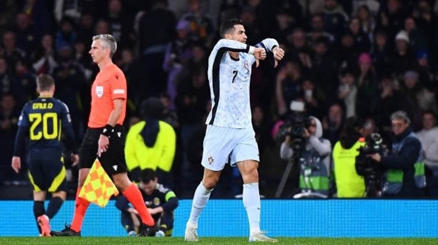 Ronaldo gây tranh cãi với hành động xấu xí trong trận hoà của Bồ Đào Nha trước Scotland