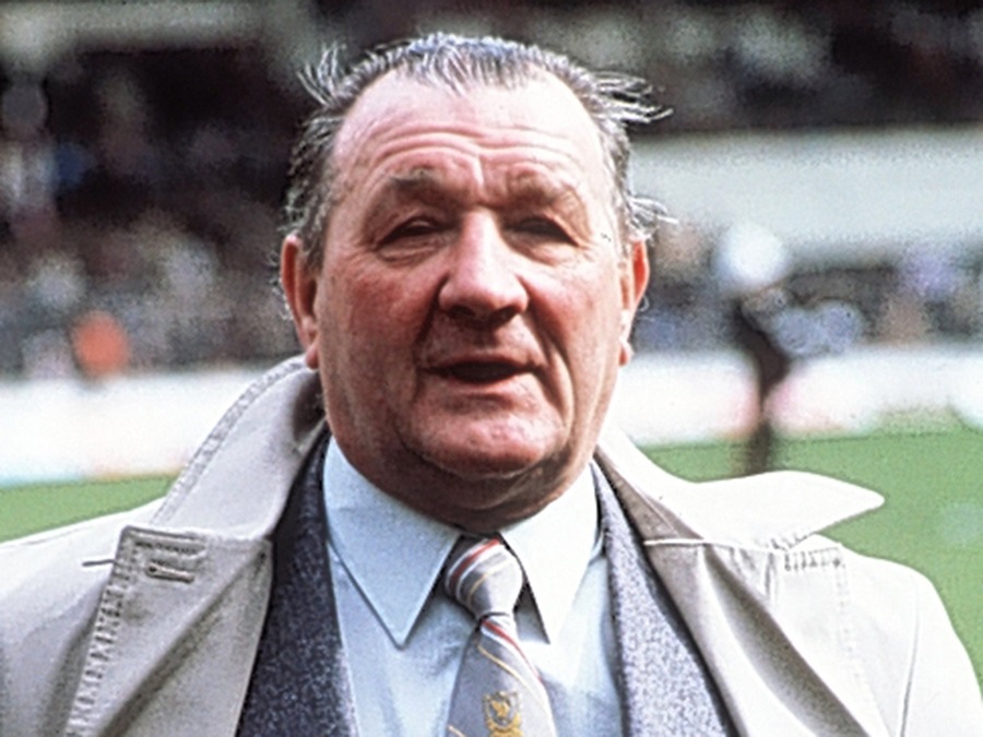 HLV Bob Paisley 3 lần lên ngôi cúp Liên đoàn Anh cùng Liverpool