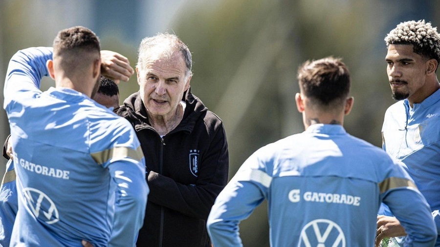 ĐT Uruguay đại loạn, cầu thủ đồng loạt tấn công Bielsa