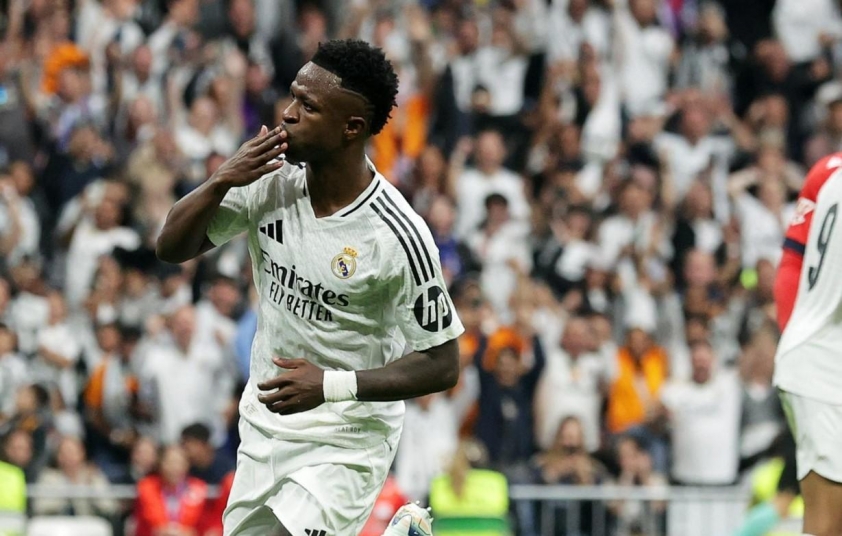 Vinicius hattrick, Real Madrid thắng giòn giã Osasuna tại Bernabeu