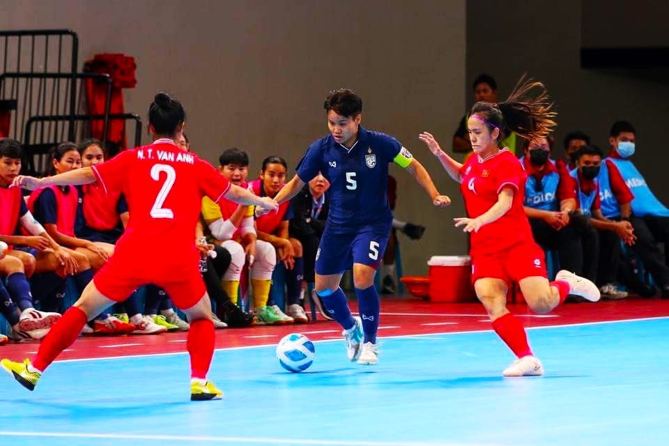 Thắng Thái Lan kịch tính, futsal nữ Việt Nam vô địch Đông Nam Á