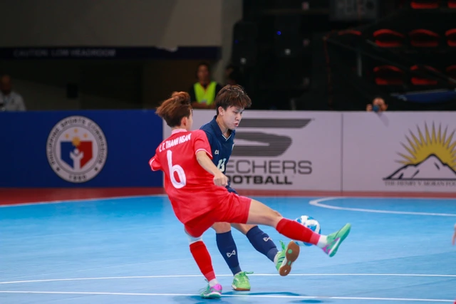 Tuyển futsal nữ Thái Lan nỗ lực tìm bàn gỡ